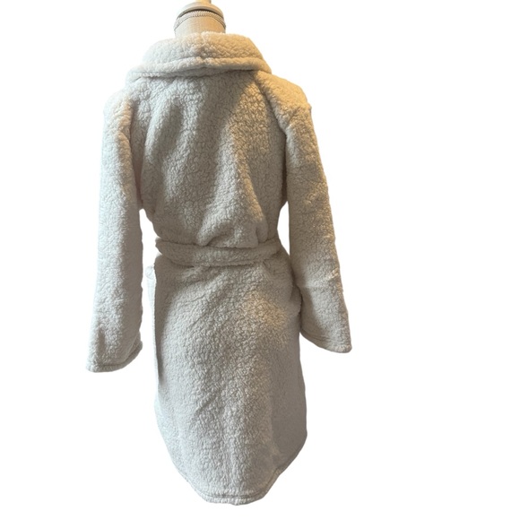 Ulta Beauty Cream Sherpa Wrap - Picture 2 of 7